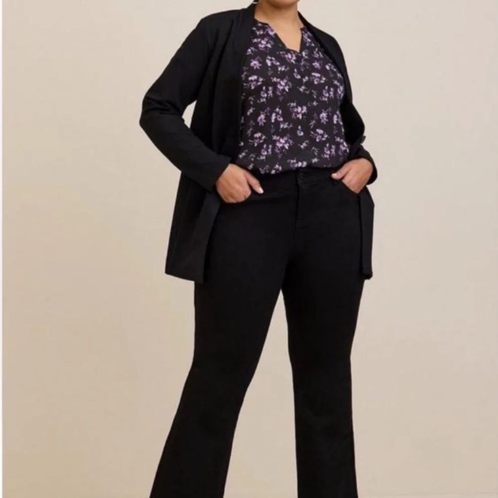 Torrid Black and Purple Ruched Puff Sleeve Blouse 1X (14-16) - Picture 2 of 9